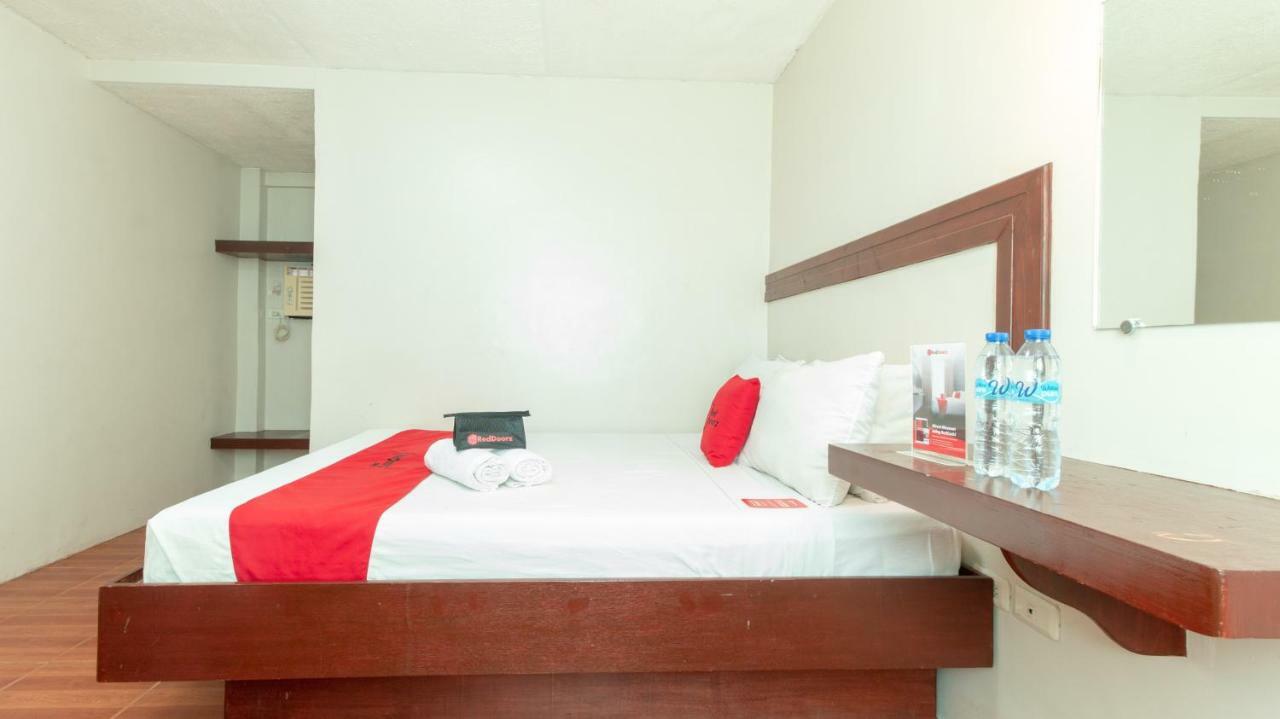 RedDoorz @ Paterno Street Tacloban Hotel Buitenkant foto