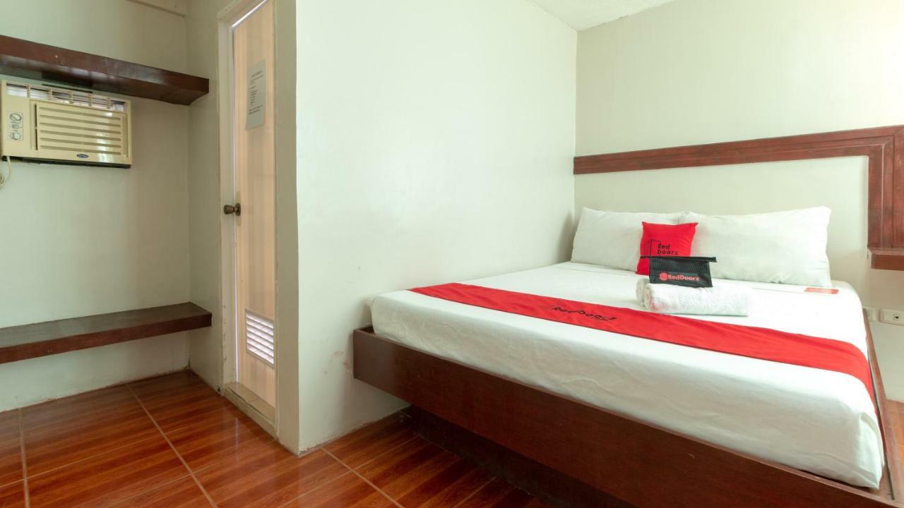 RedDoorz @ Paterno Street Tacloban Hotel Buitenkant foto