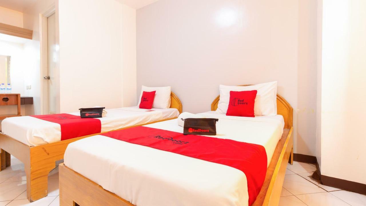 RedDoorz @ Paterno Street Tacloban Hotel Buitenkant foto