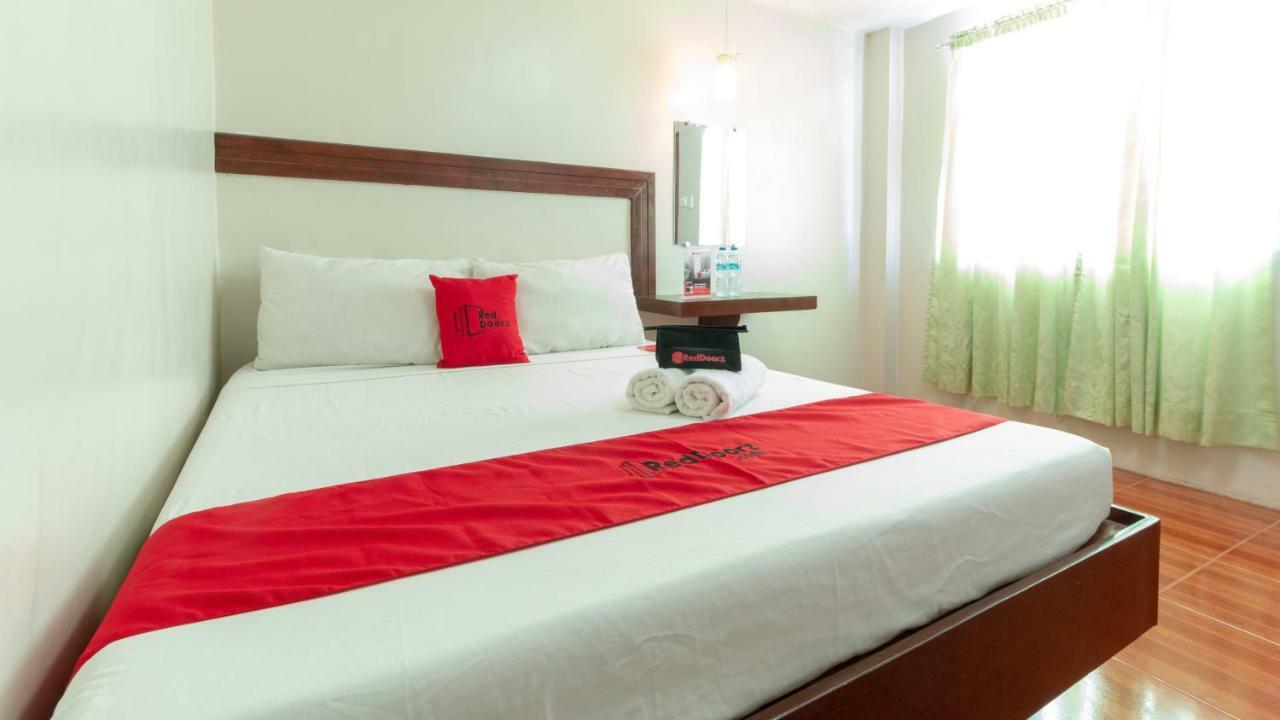 RedDoorz @ Paterno Street Tacloban Hotel Buitenkant foto
