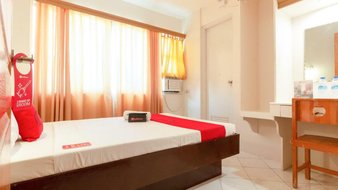 RedDoorz @ Paterno Street Tacloban Hotel Buitenkant foto