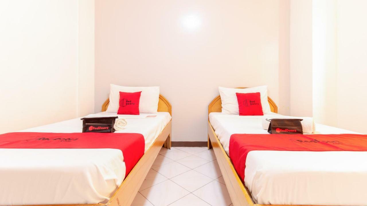 RedDoorz @ Paterno Street Tacloban Hotel Buitenkant foto