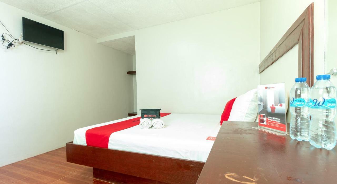 RedDoorz @ Paterno Street Tacloban Hotel Buitenkant foto