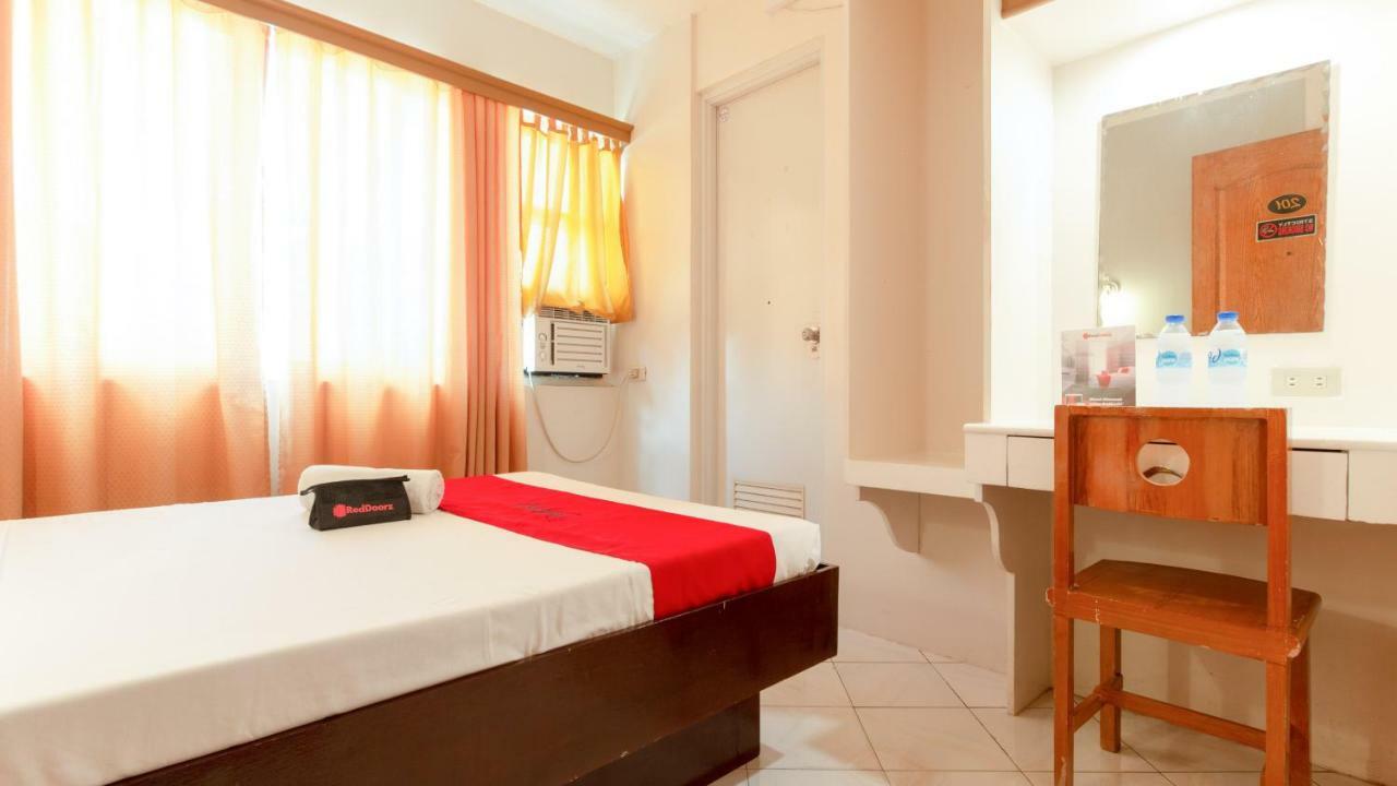 RedDoorz @ Paterno Street Tacloban Hotel Buitenkant foto
