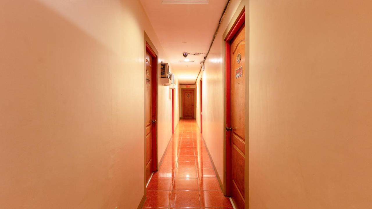 RedDoorz @ Paterno Street Tacloban Hotel Buitenkant foto